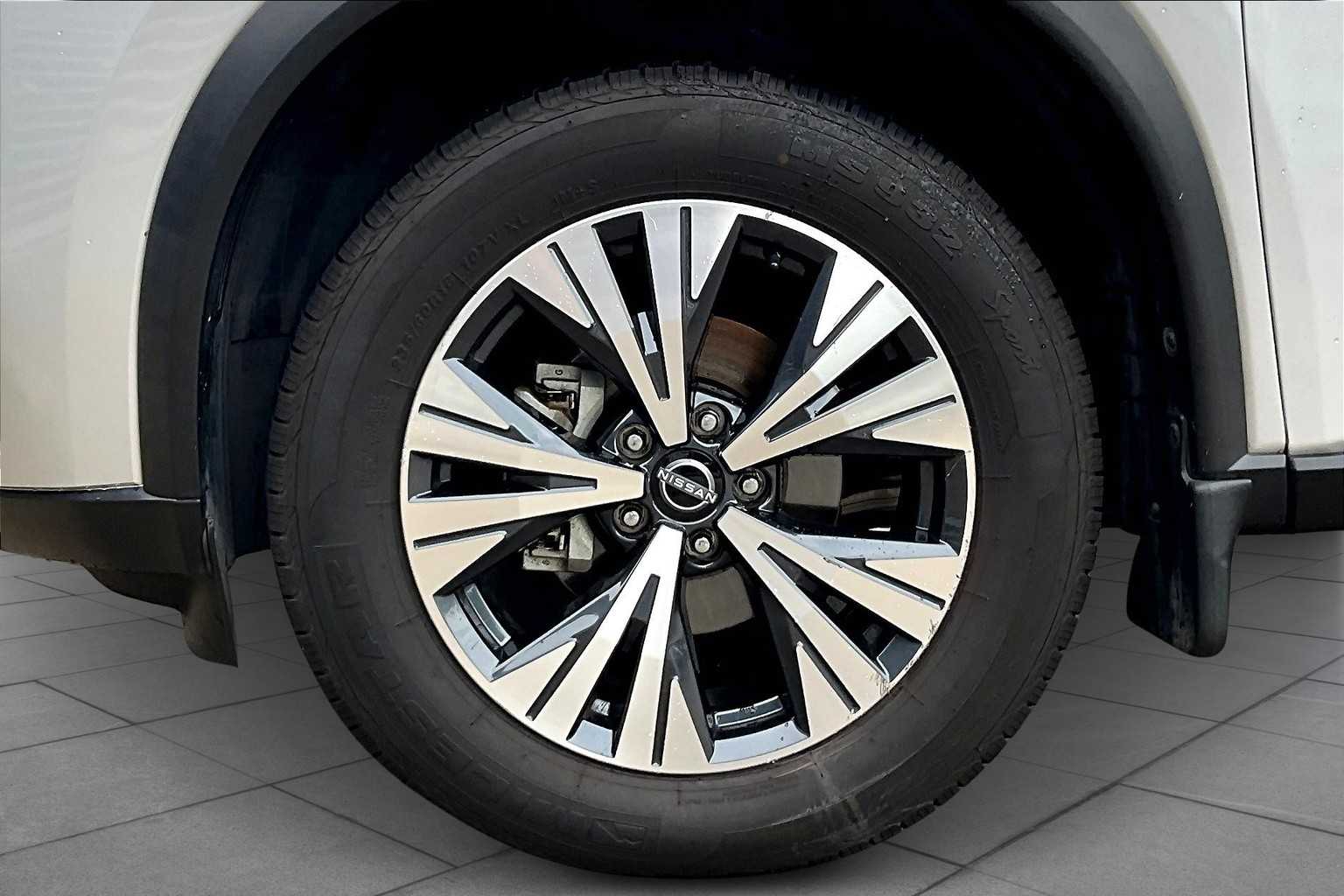 2022 Nissan Rogue SV photo 8