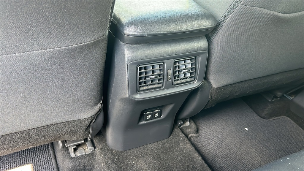 2019 Toyota RAV4 XLE photo 7