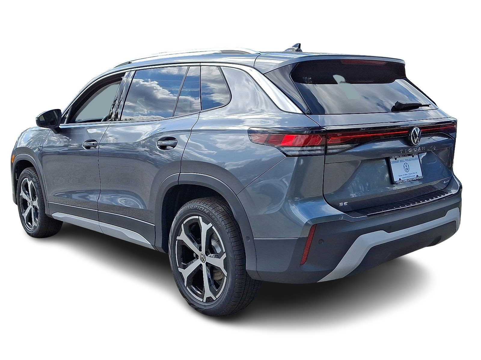 2025 Volkswagen Tiguan SE photo 2