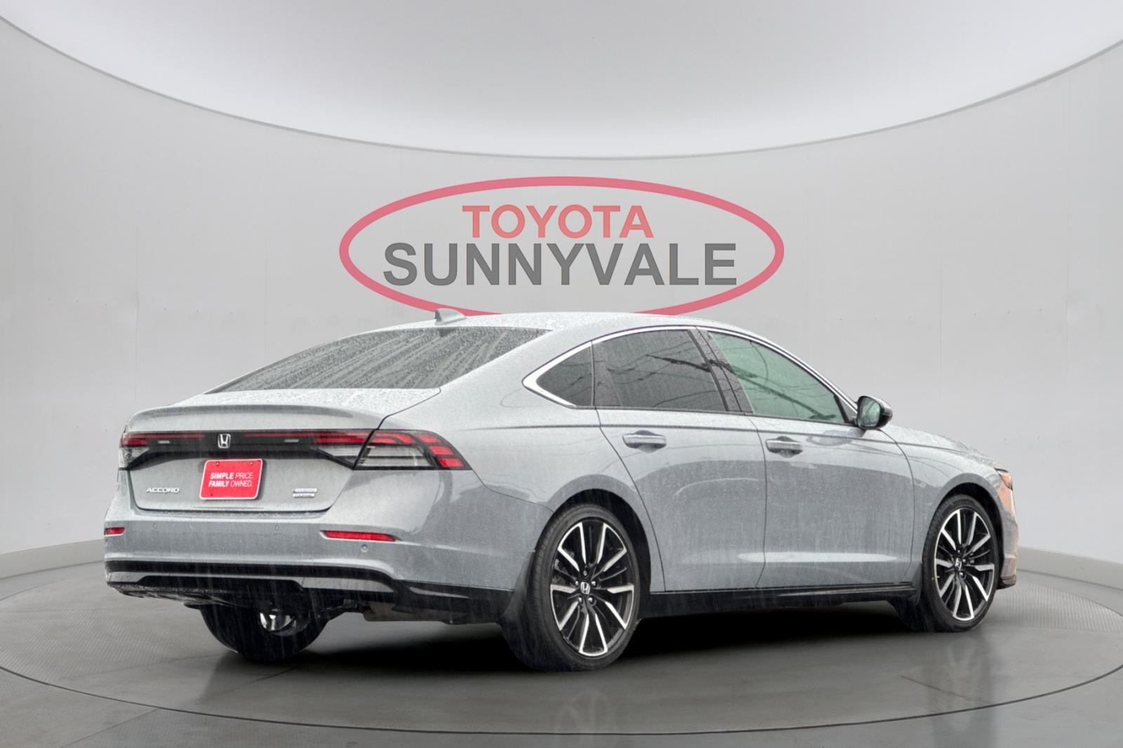 2023 Honda Accord Hybrid Touring photo 2