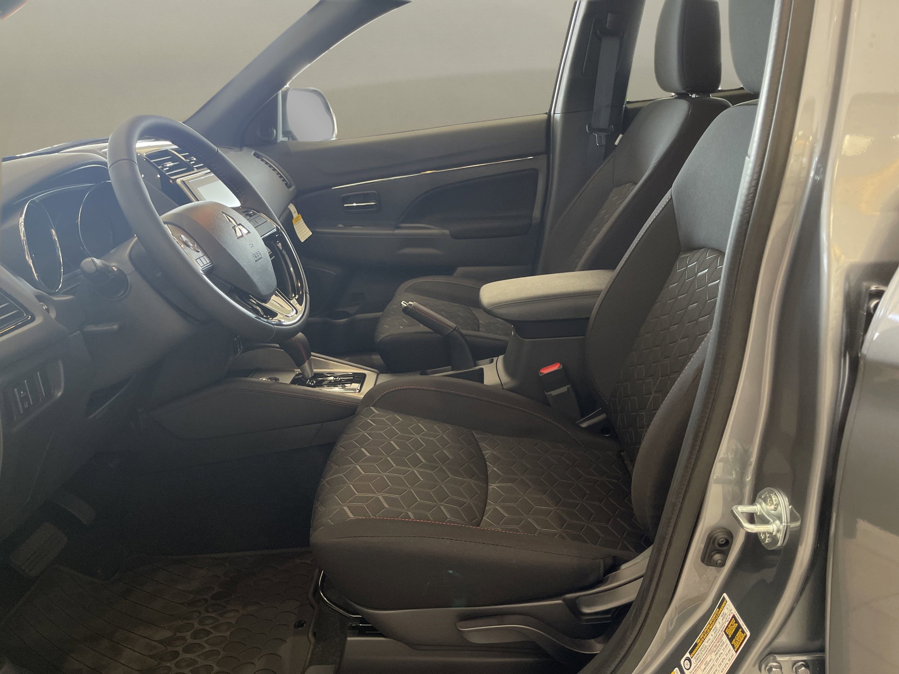 2025 Mitsubishi Outlander Sport ES SE LE photo 3