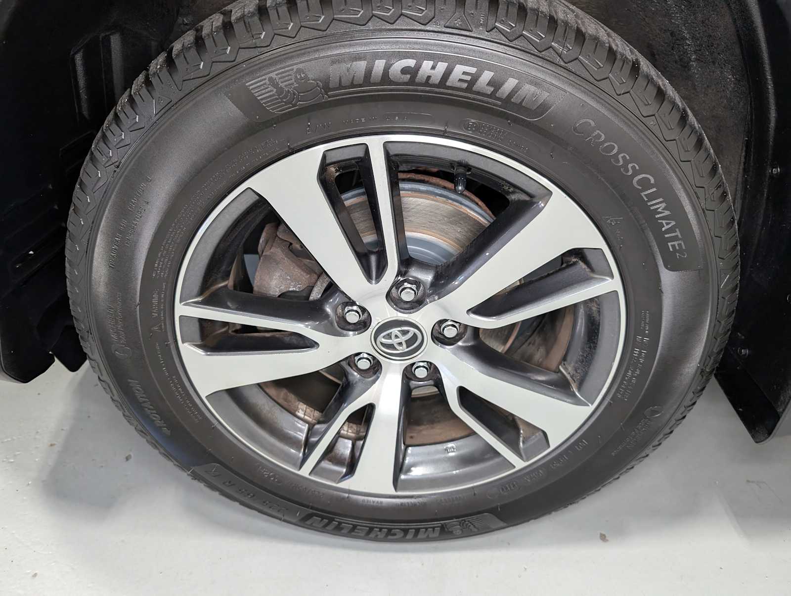 2016 Toyota RAV4 XLE photo 3