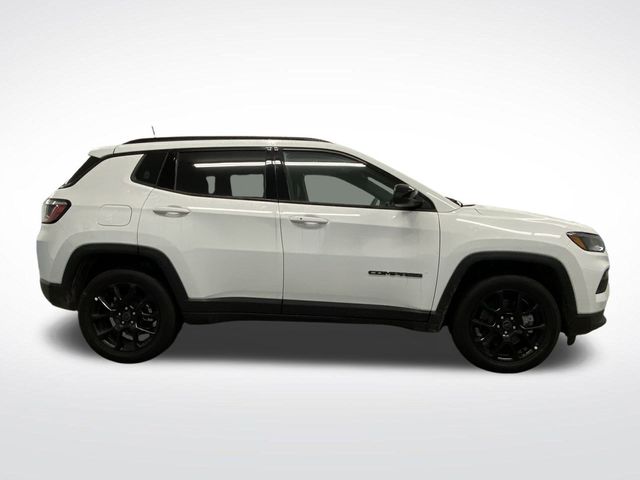 2026 Jeep Compass Latitude Altitude photo 2