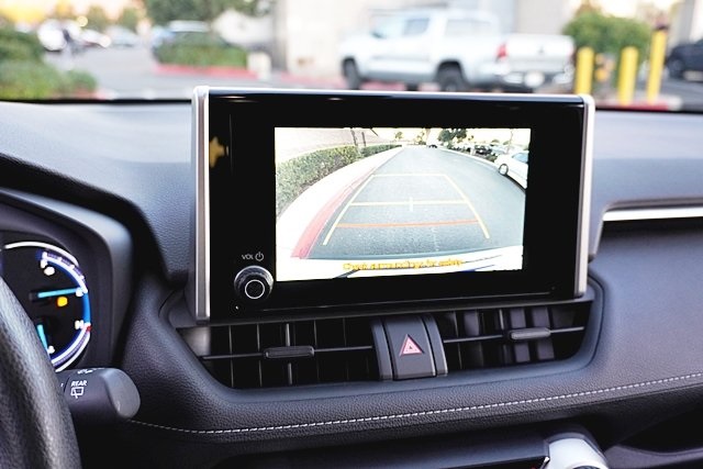 Used 2025 White Toyota LE image 26