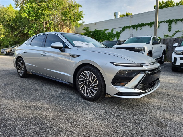 2025 Hyundai Sonata Hybrid SEL's photo