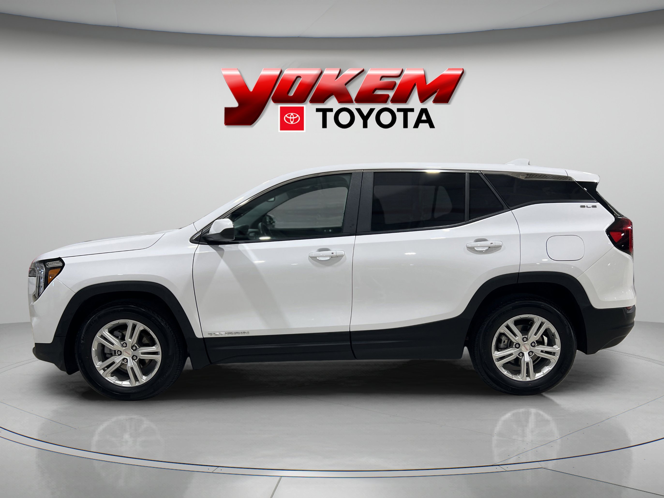 2024 Gmc Terrain SLE photo 2