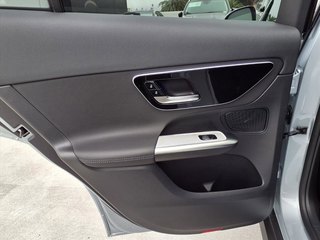 2026 Mercedes Benz GLC 300 photo 3