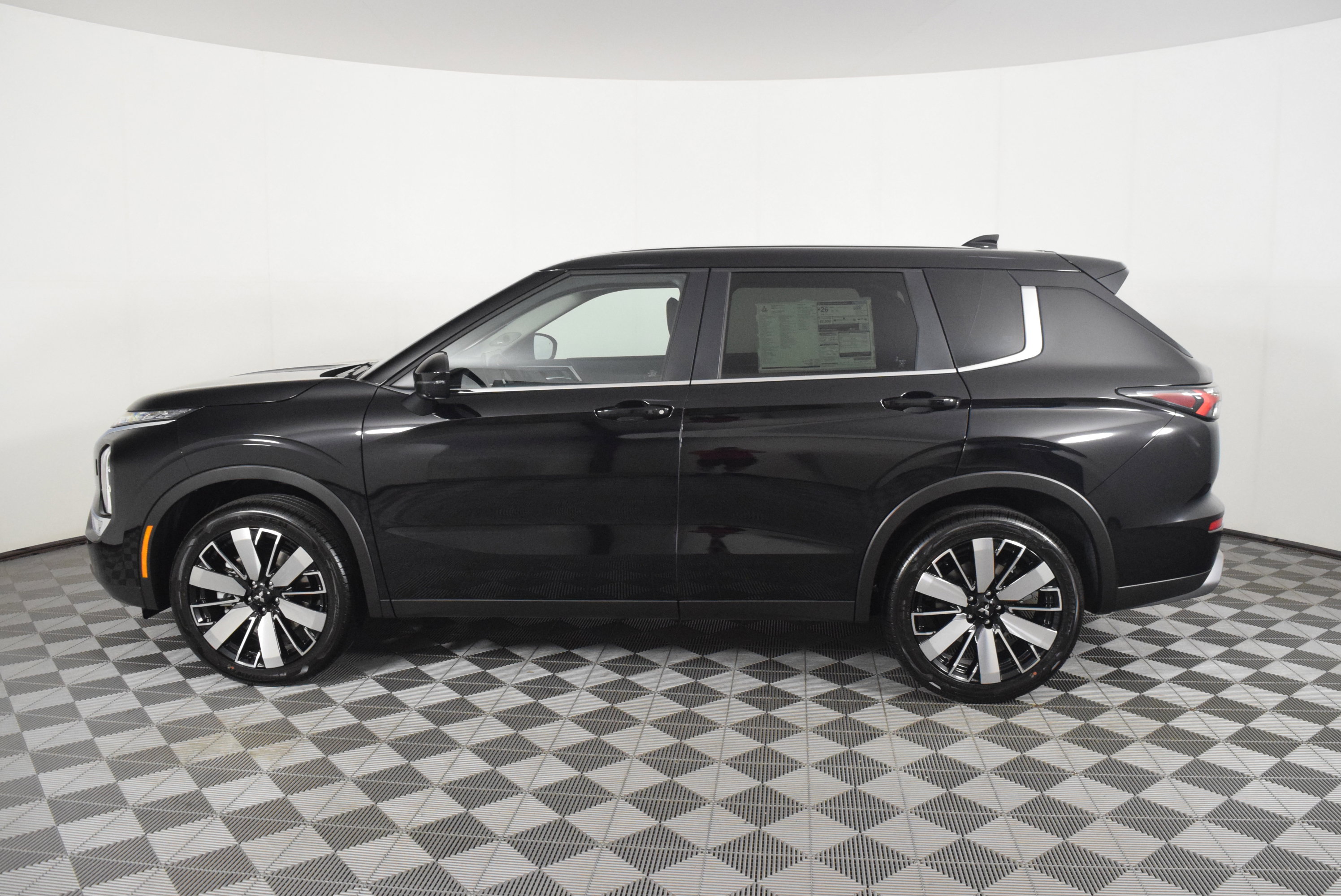 2025 Mitsubishi Outlander SE photo 8