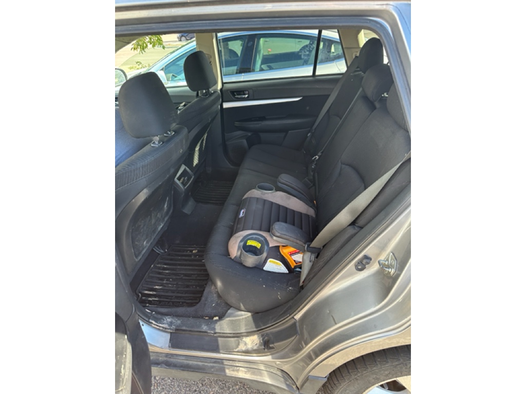 2010 Subaru Outback Premium photo 3