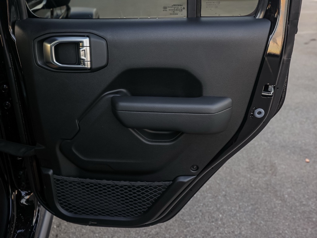 New 2026 Black Clear-Coat Exterior Paint Jeep Mojave image 17