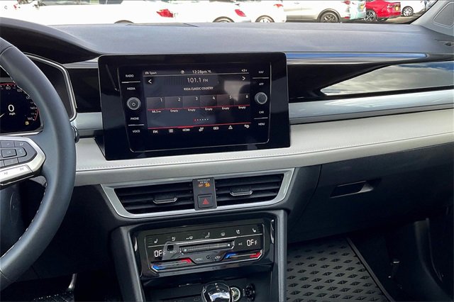 2025 Volkswagen Taos SEL photo 8