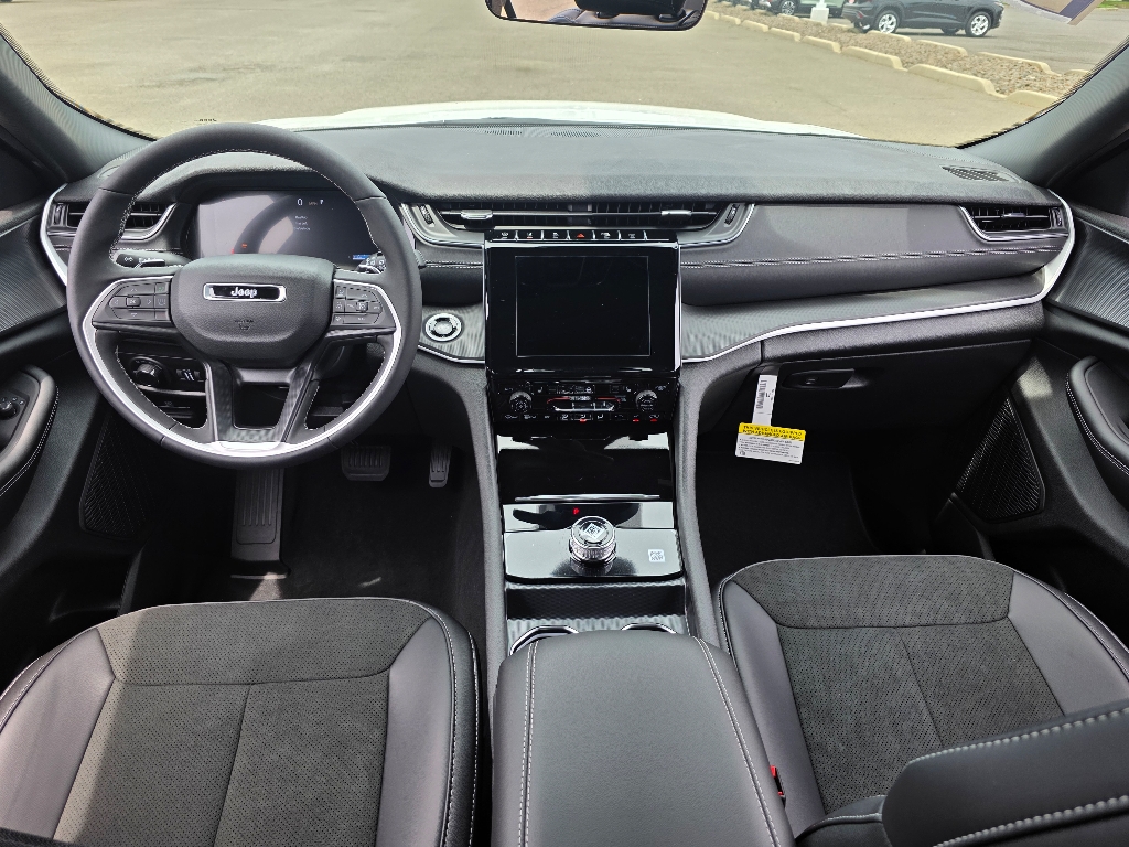 2025 Jeep Grand Cherokee Altitude X photo 2