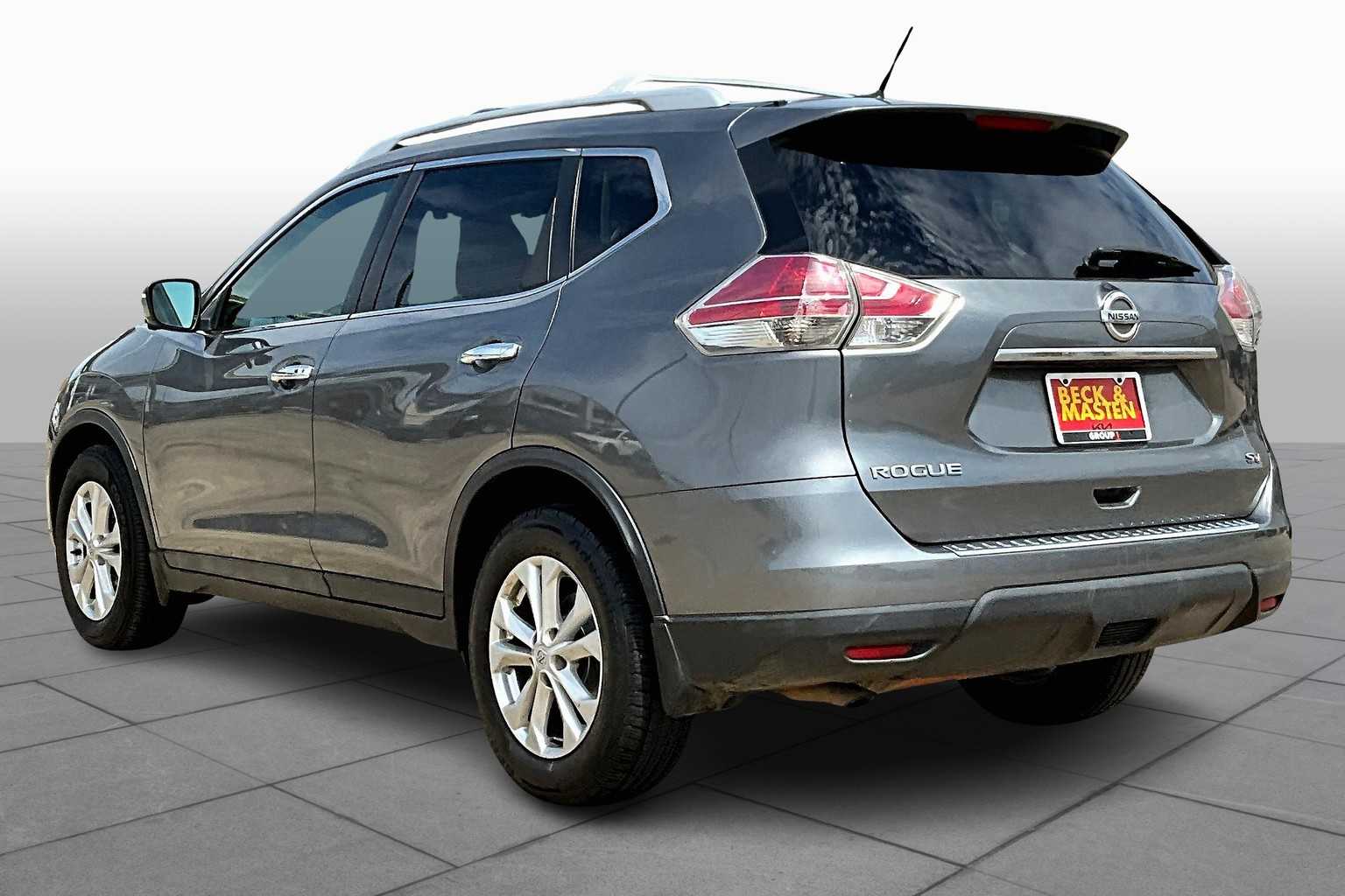 2016 Nissan Rogue SV photo 9