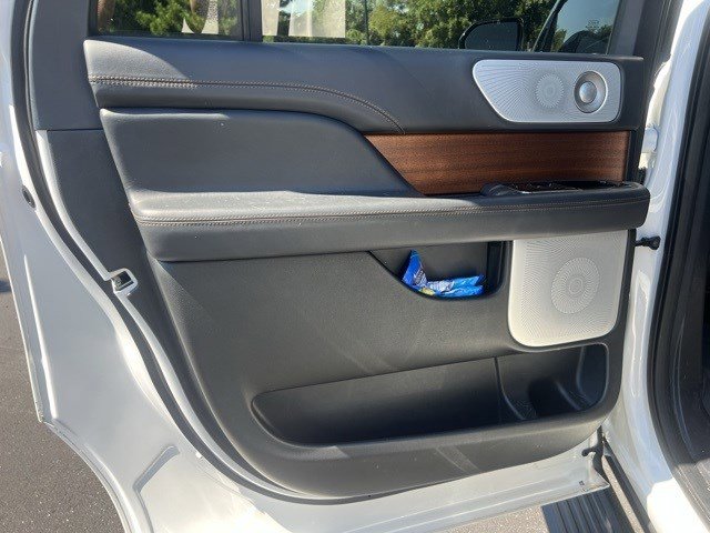 2023 Lincoln Navigator L photo 12