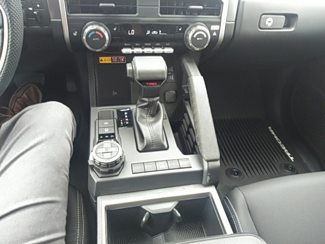 2025 Toyota Tacoma Off-Road TRD photo 4