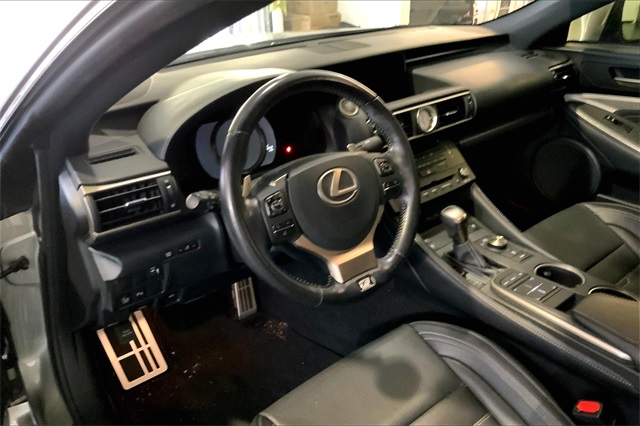 2017 Lexus RC 200t photo 13