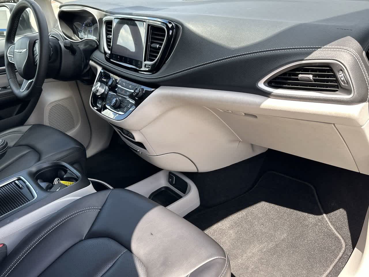 2023 Chrysler Pacifica Touring L photo 21