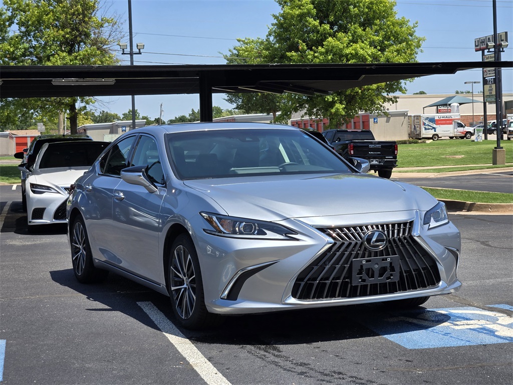 2023 Lexus ES 300h photo 3