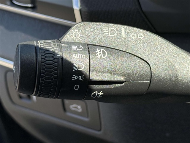 2020 Volvo XC90 T6 Momentum photo 23