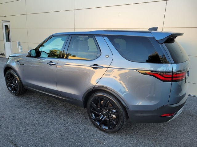 2023 Land Rover Discovery S photo 2