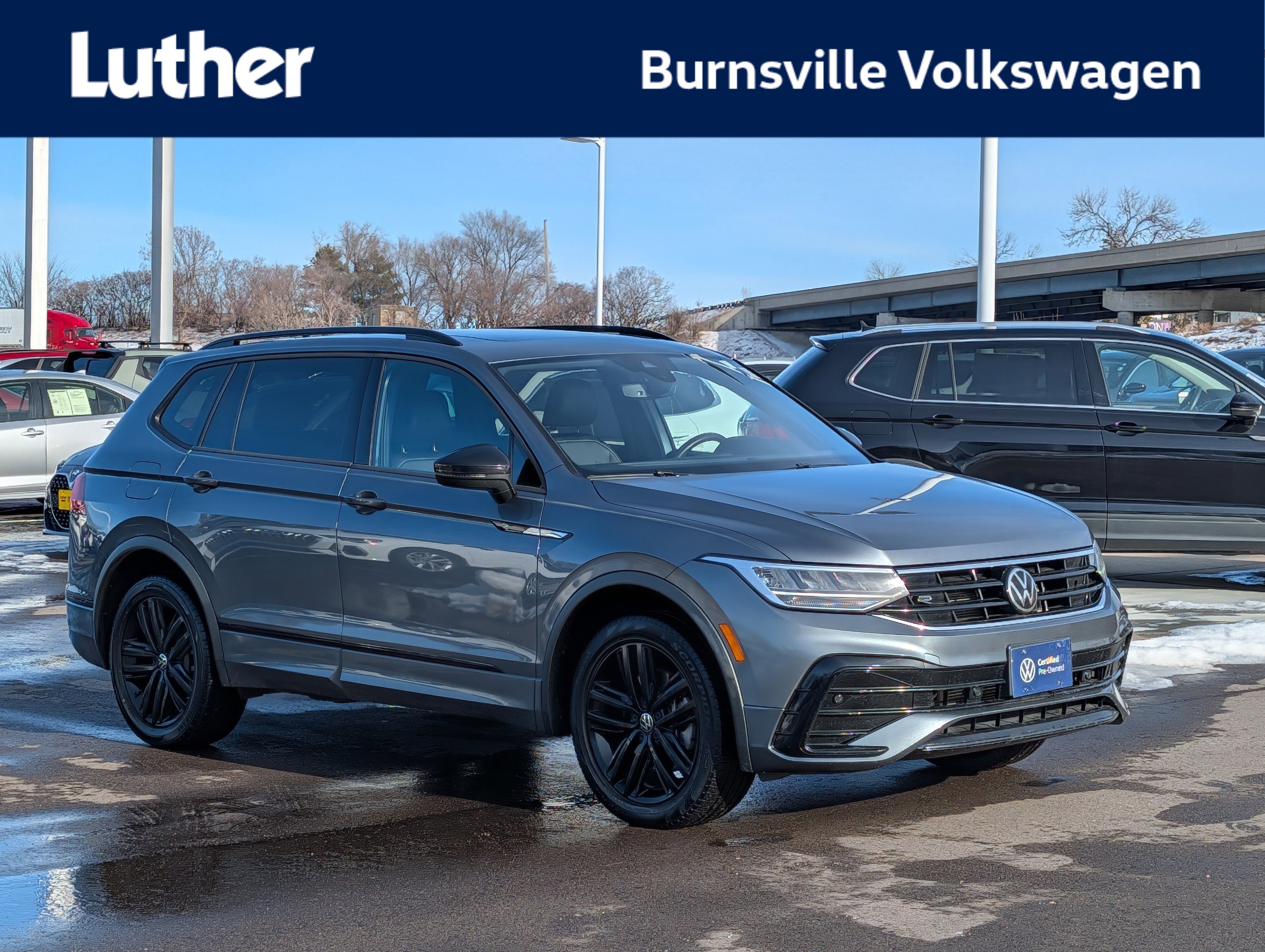2022 Volkswagen Tiguan SE R-LINE BLACK's photo