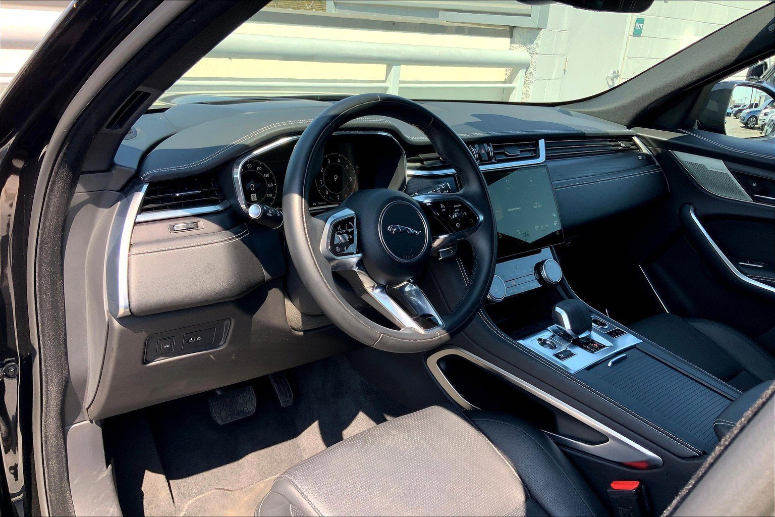 2025 Jaguar F-PACE P250 R-Dynamic S photo 17