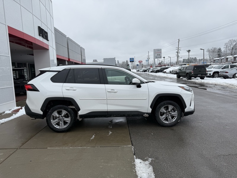 2023 Toyota RAV4 XLE photo 4