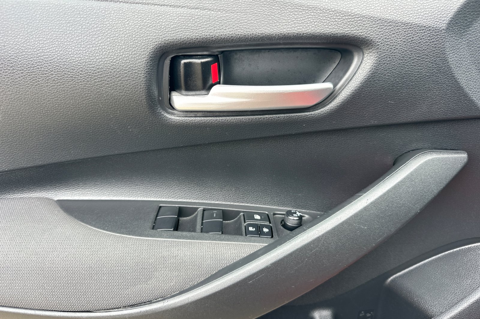 2021 Toyota Corolla LE photo 7