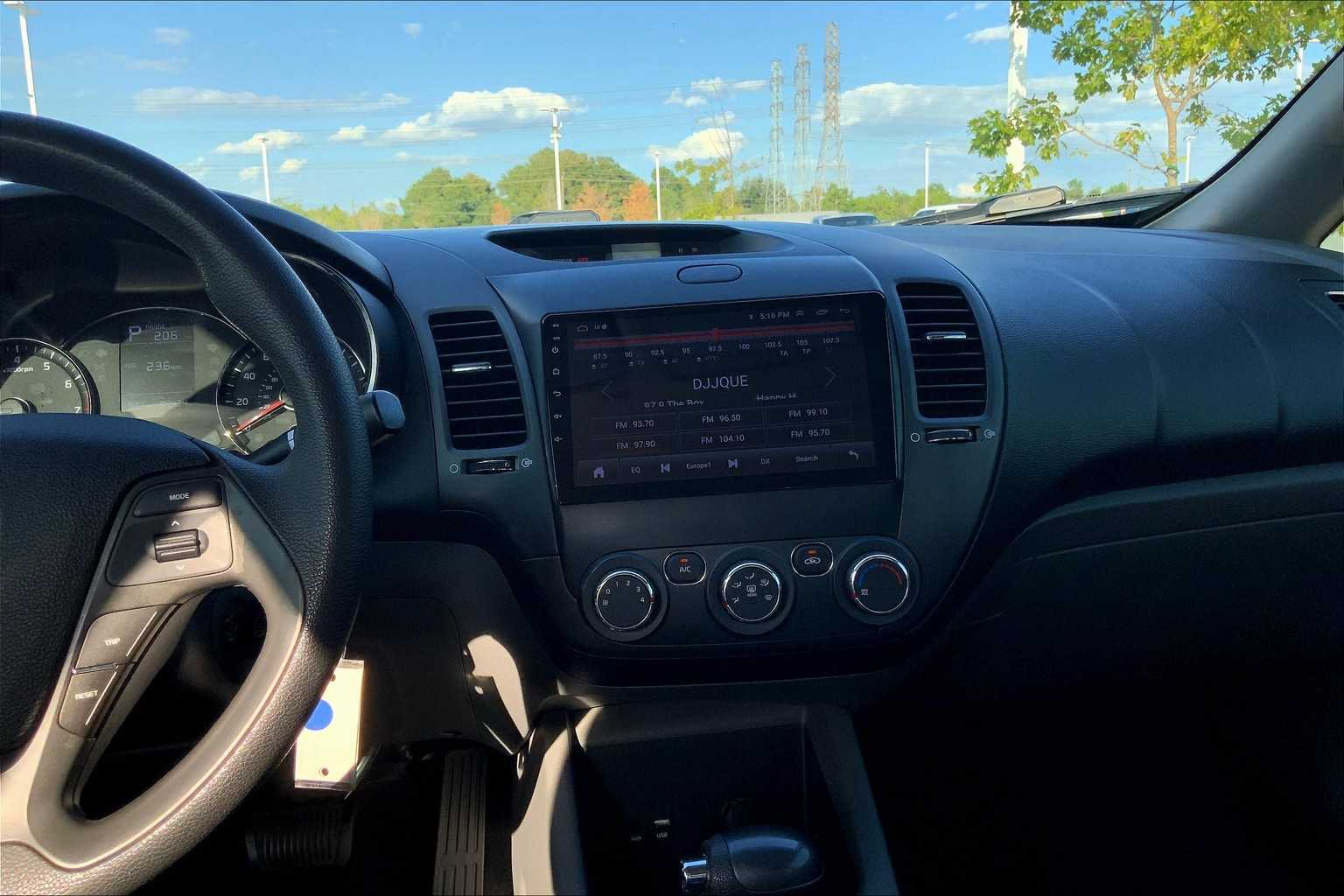 2017 Kia Forte LX Base photo 6
