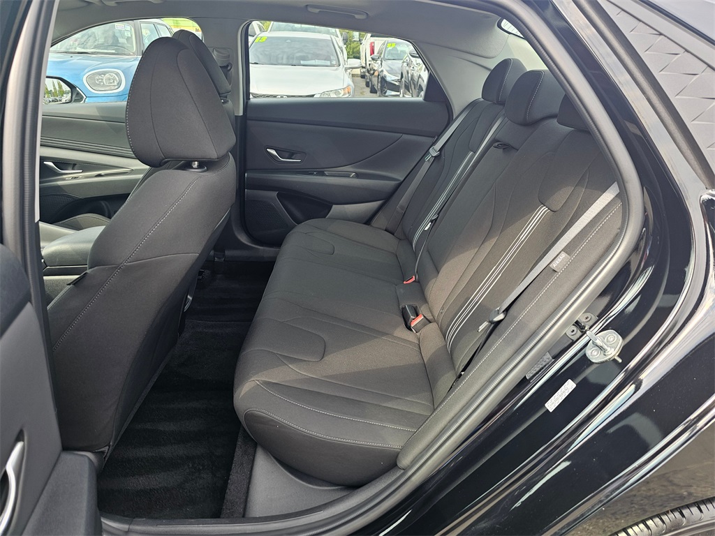 2024 Hyundai Elantra SEL Convenience photo 16