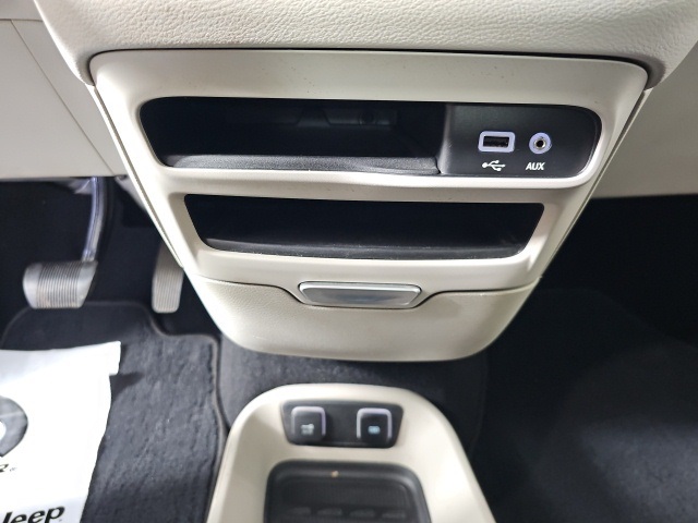 2017 Chrysler Pacifica Touring L photo 22