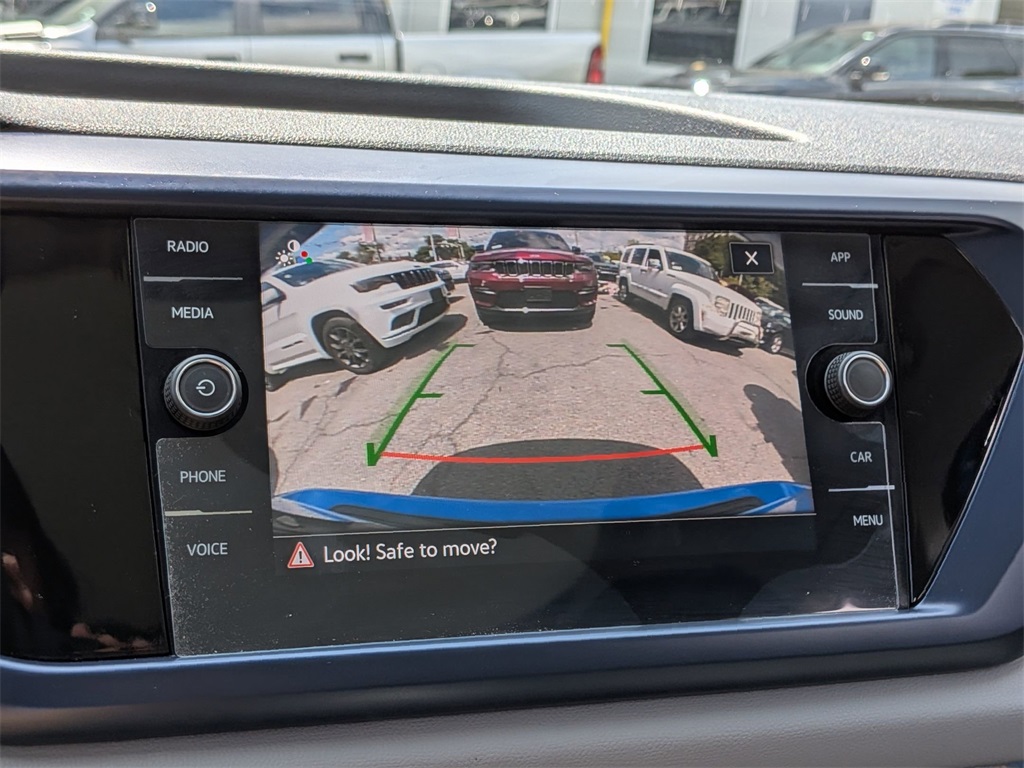 2023 Volkswagen Taos SE photo 17