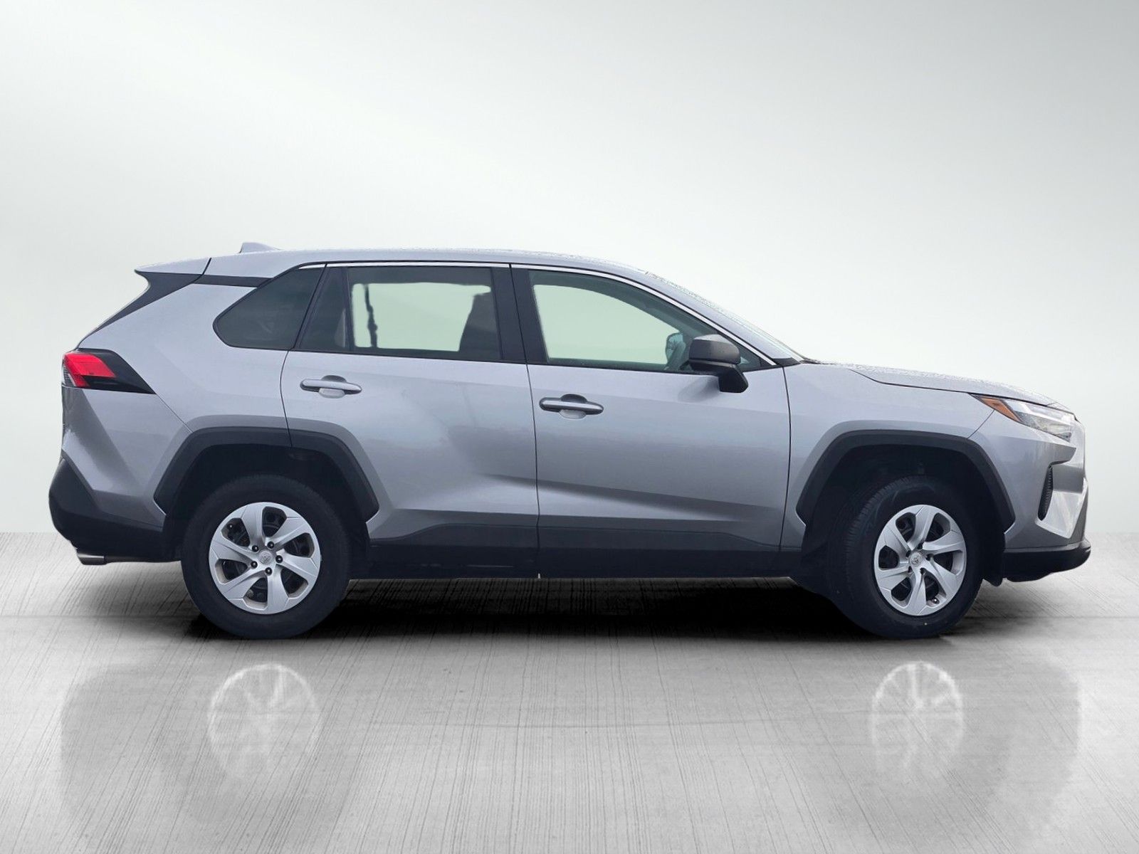 2023 Toyota RAV4 LE photo 2