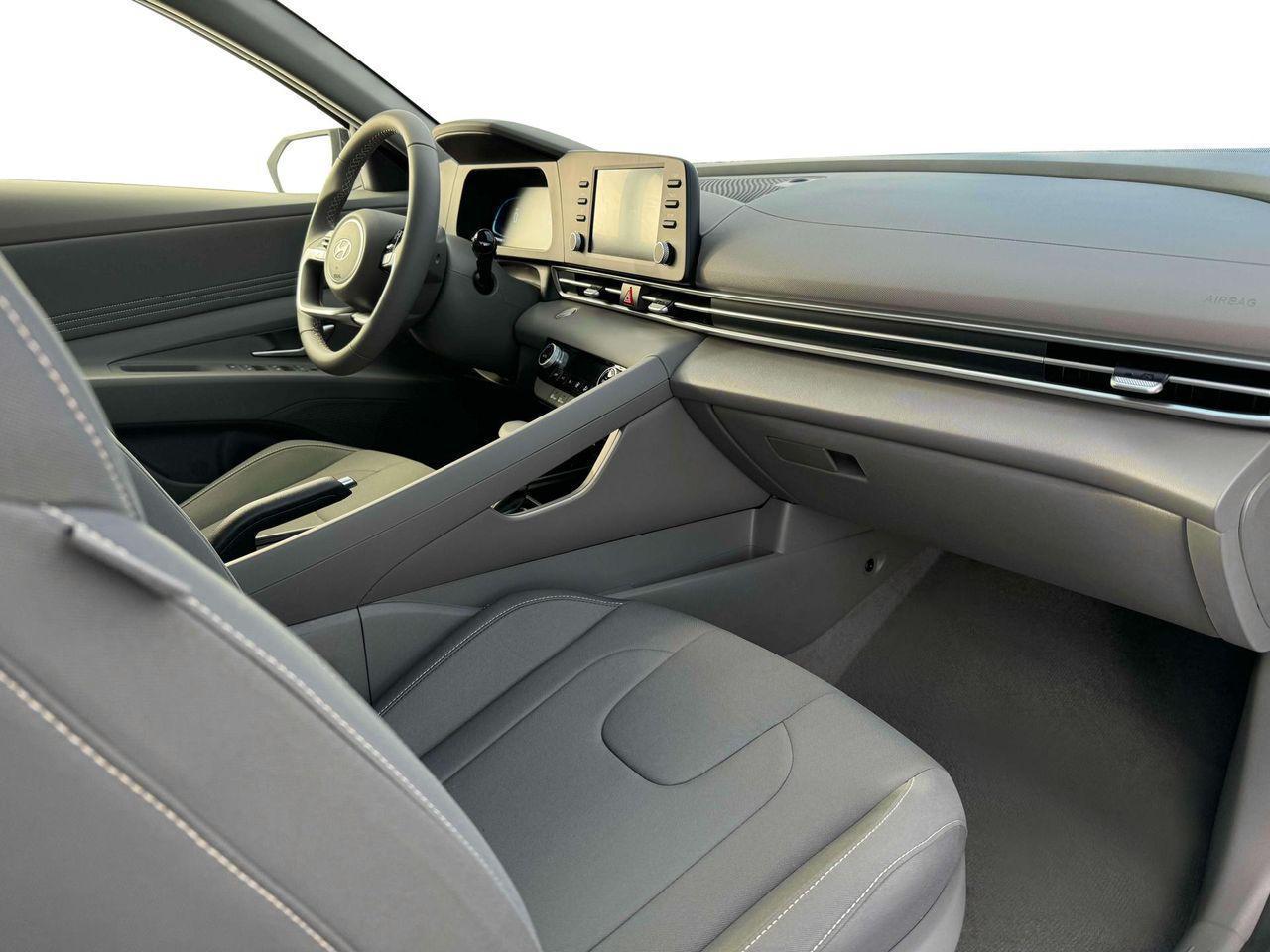 2025 Hyundai Elantra SEL Sport photo 14