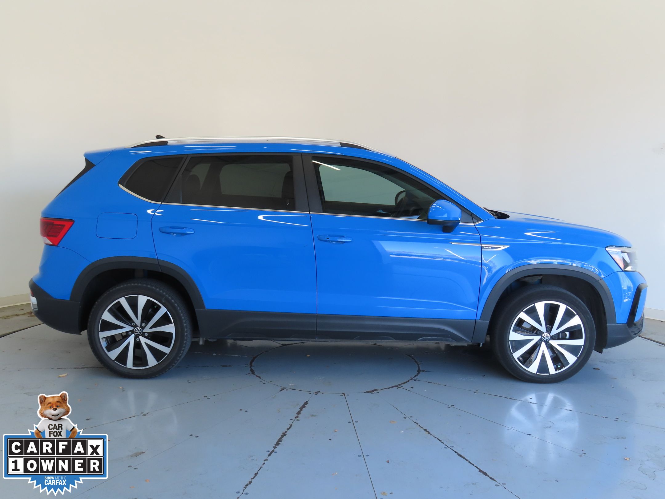 2023 Volkswagen Taos SE photo 2