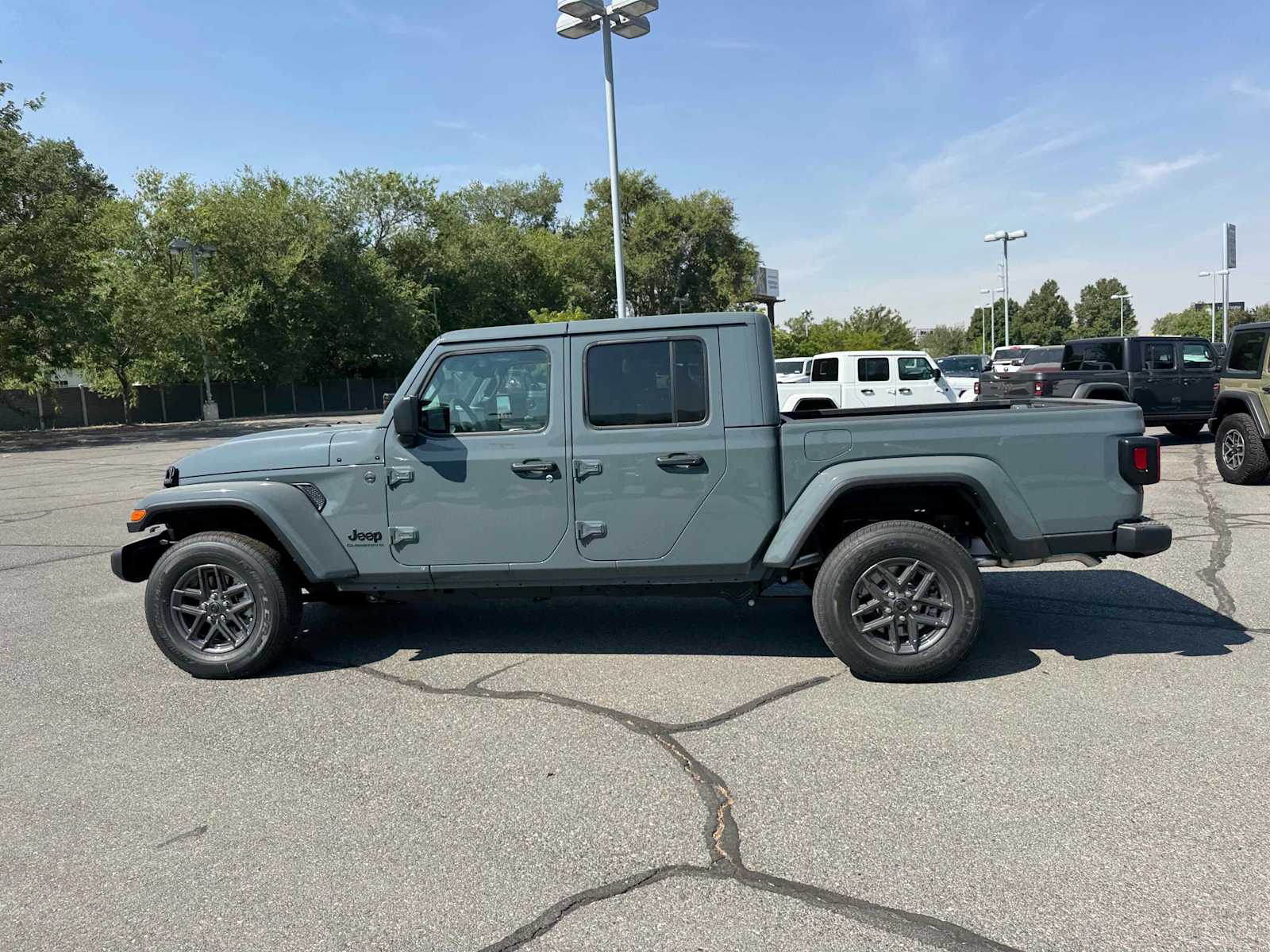 2025 Jeep Gladiator Sport S photo 2