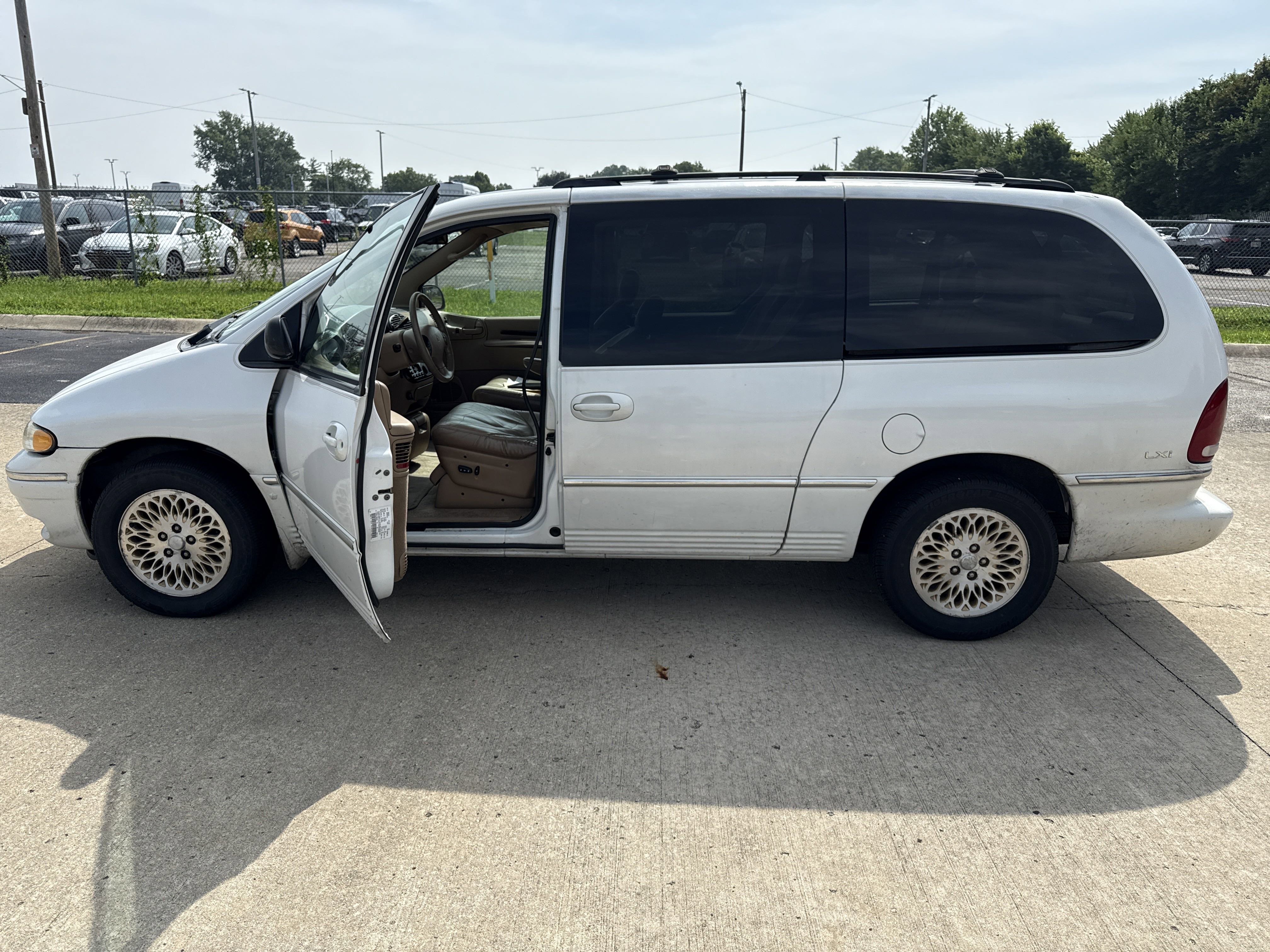 1997 Chrysler Town & Country LXI's photo