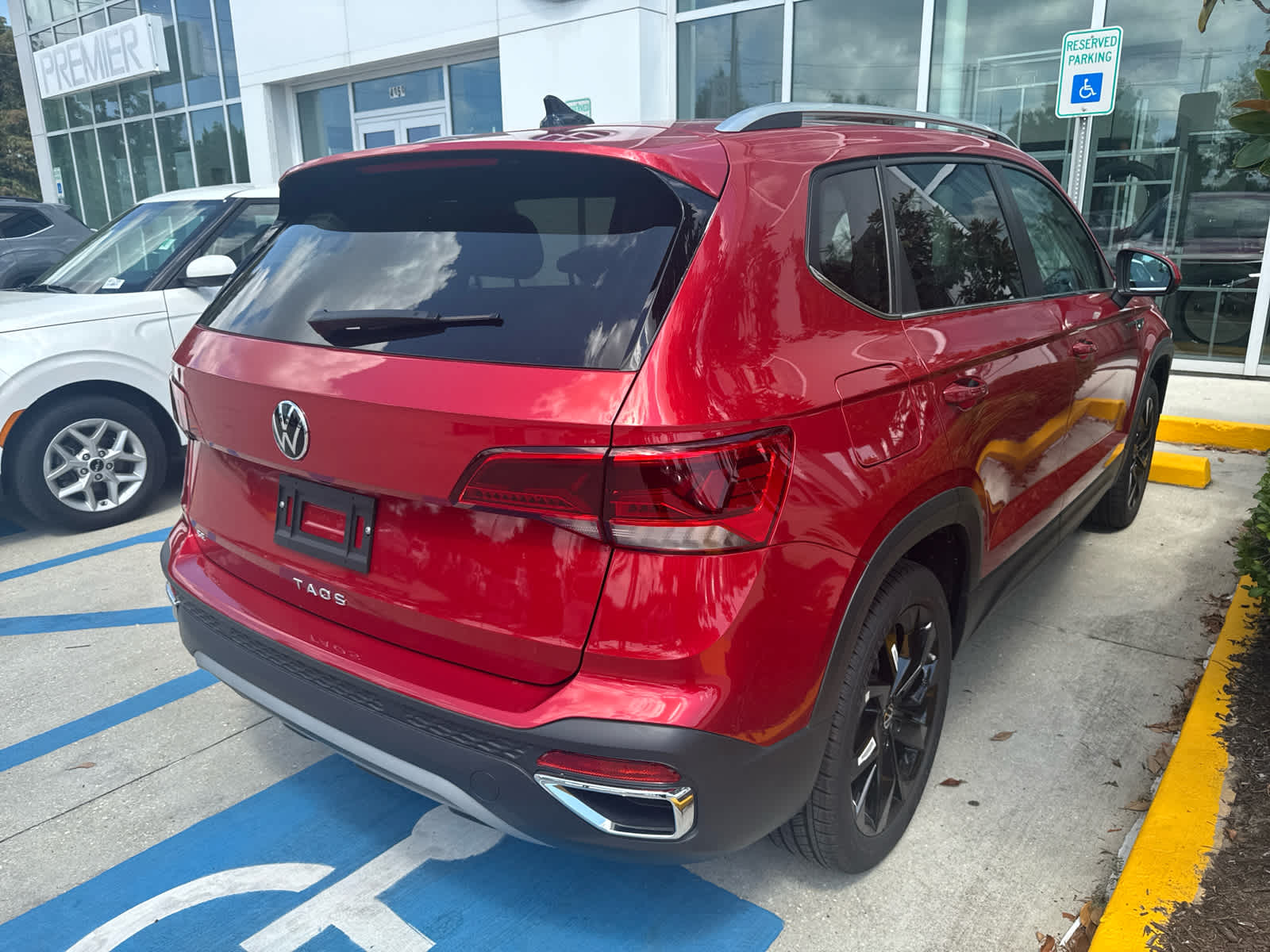 2024 Volkswagen Taos SE photo 5