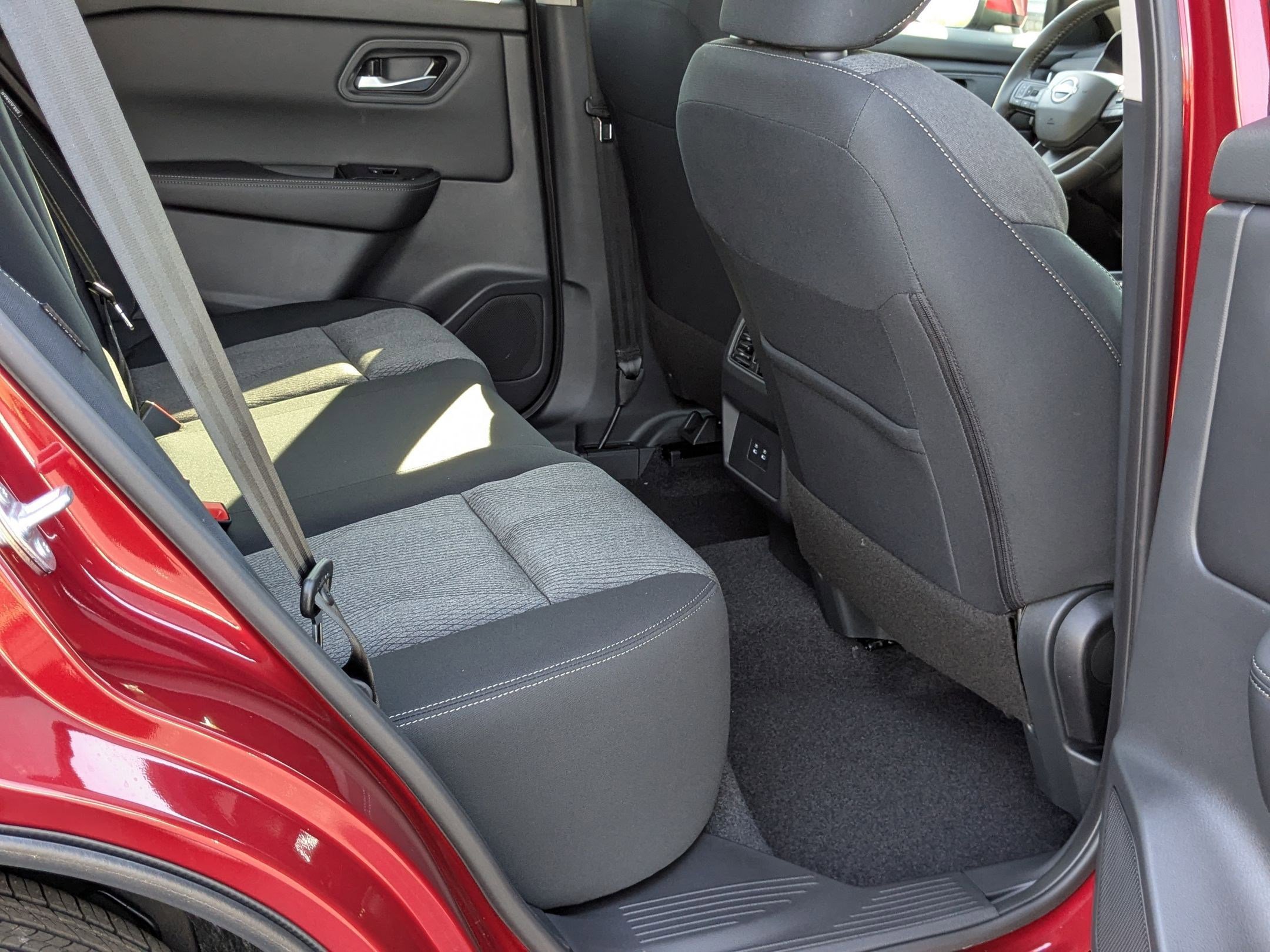 2026 Nissan Rogue SV photo 19