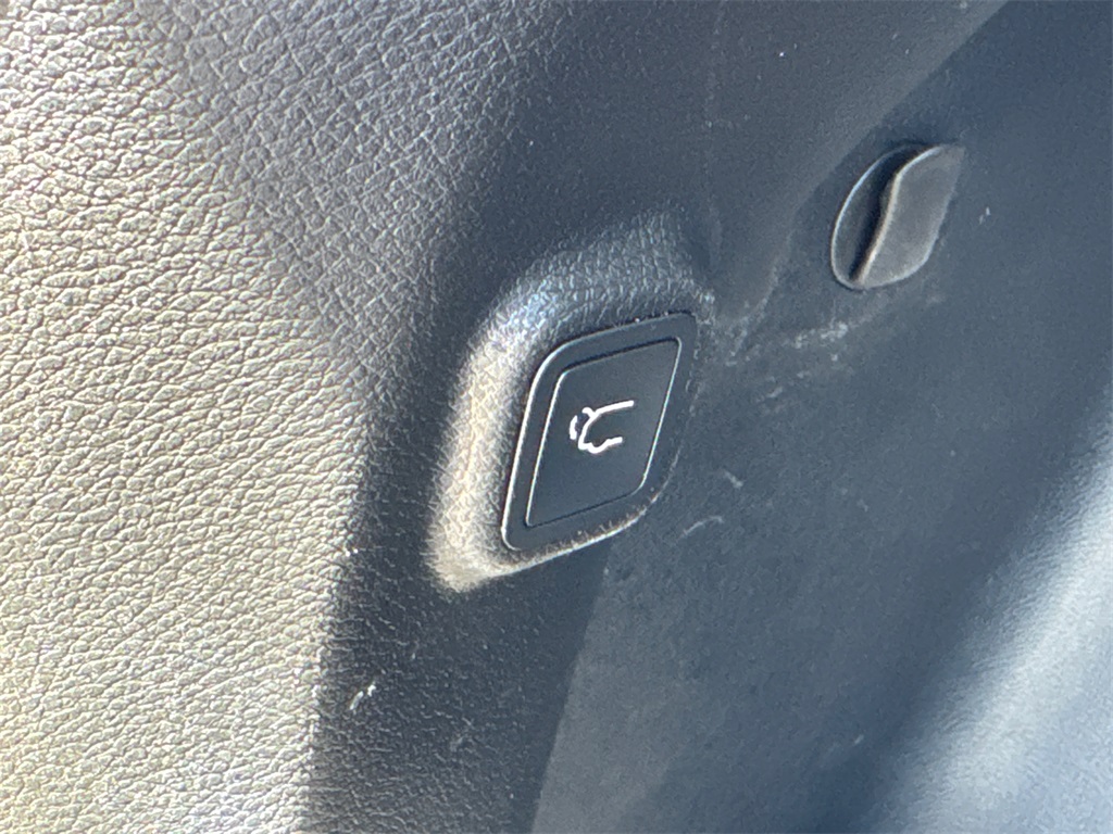 2020 Jeep Cherokee Limited photo 9