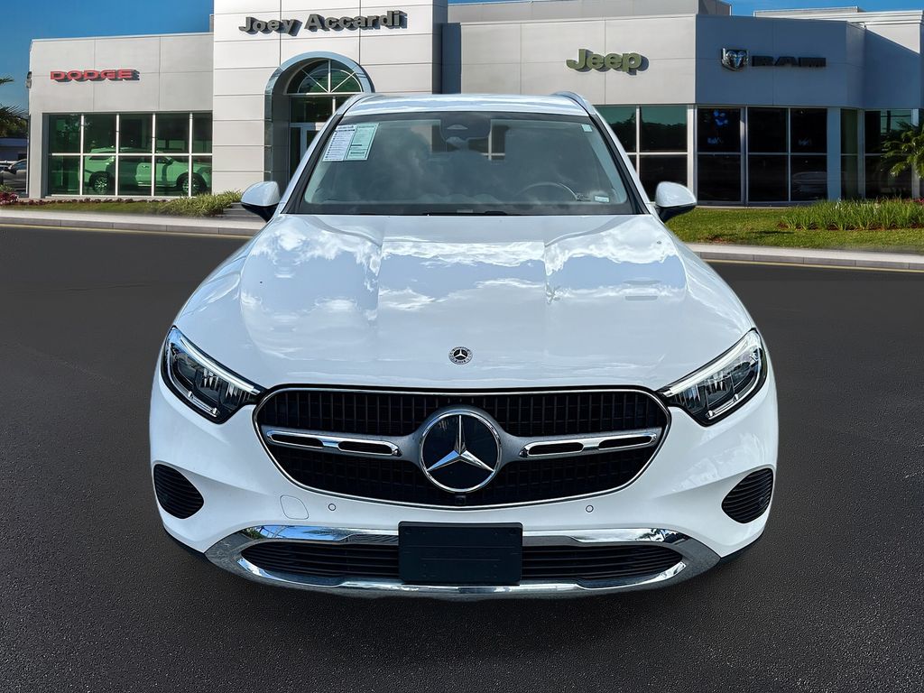 2024 Mercedes Benz GLC 300 photo 2