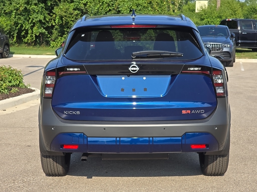 2025 Nissan Kicks SR photo 4