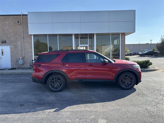 2025 Ford Explorer ST photo 5