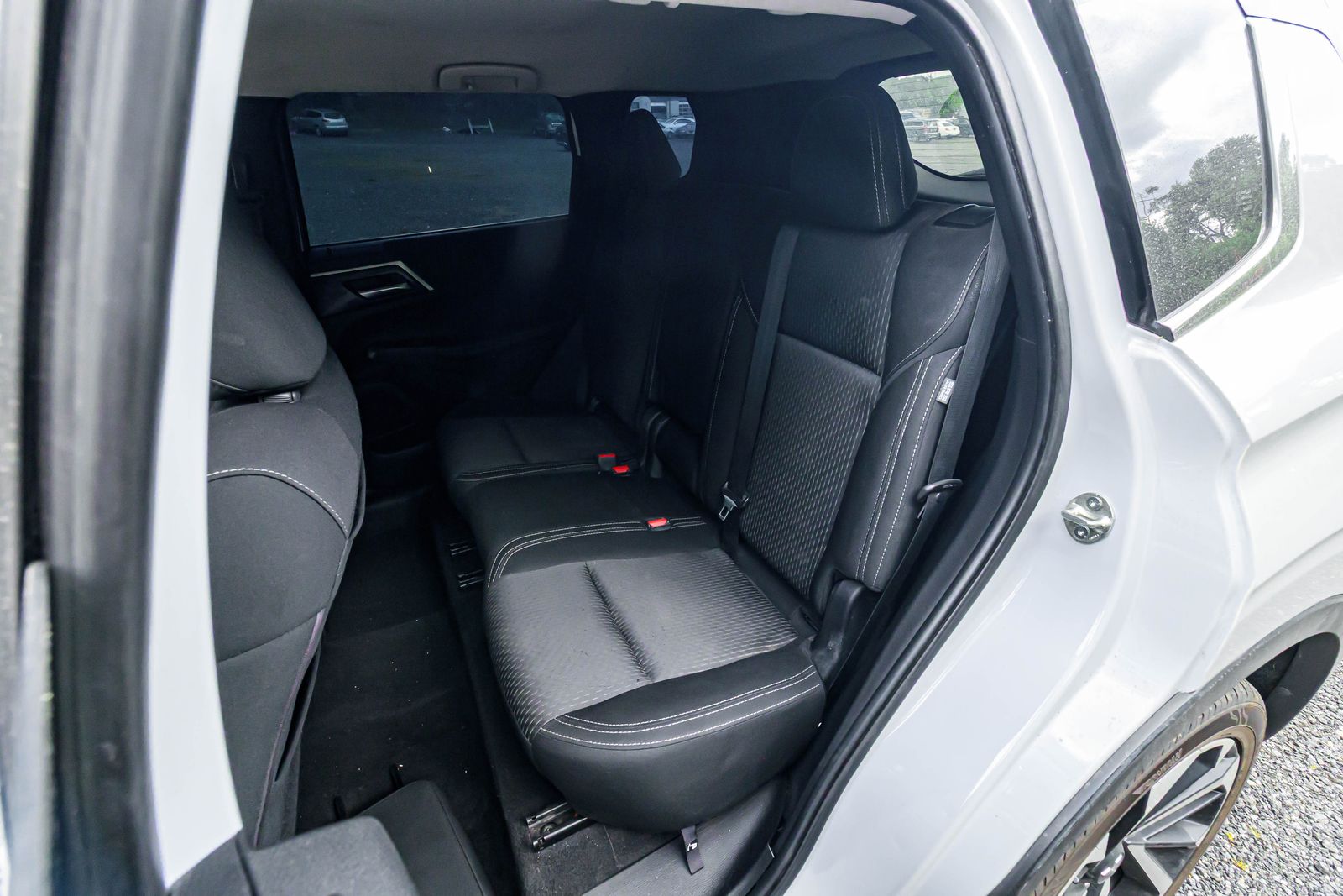 2022 Mitsubishi Outlander ES photo 14
