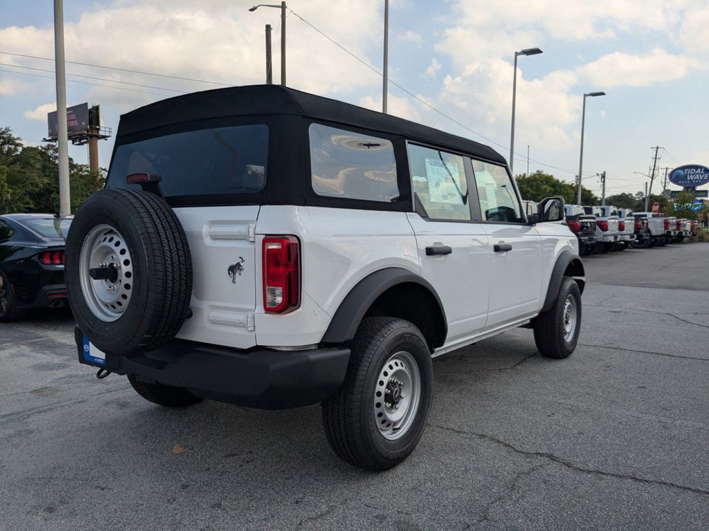 2025 Ford Bronco Base photo 3
