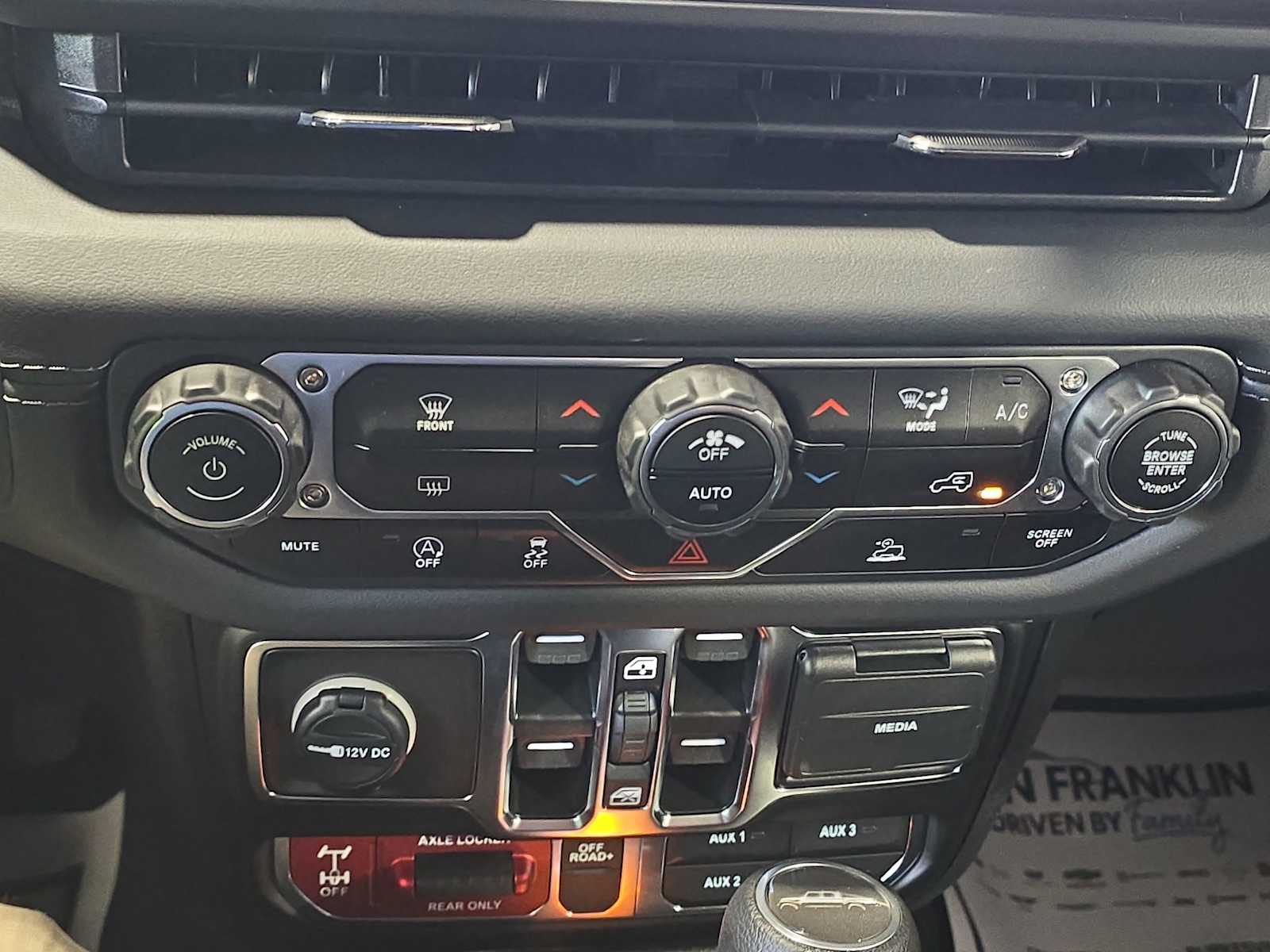 2025 Jeep Gladiator Mojave photo 23