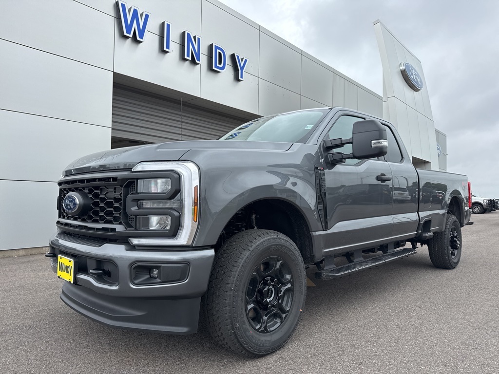 2026 Ford F-350 Super Duty XL's photo