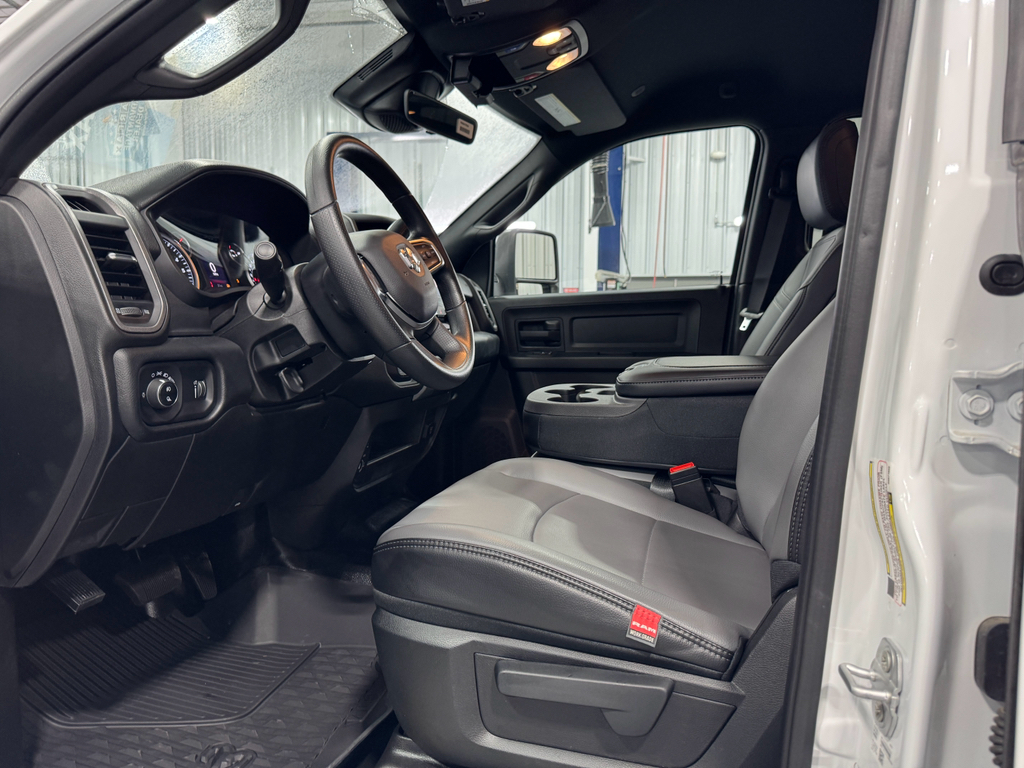 2025 Ram 3500 Tradesman photo 3