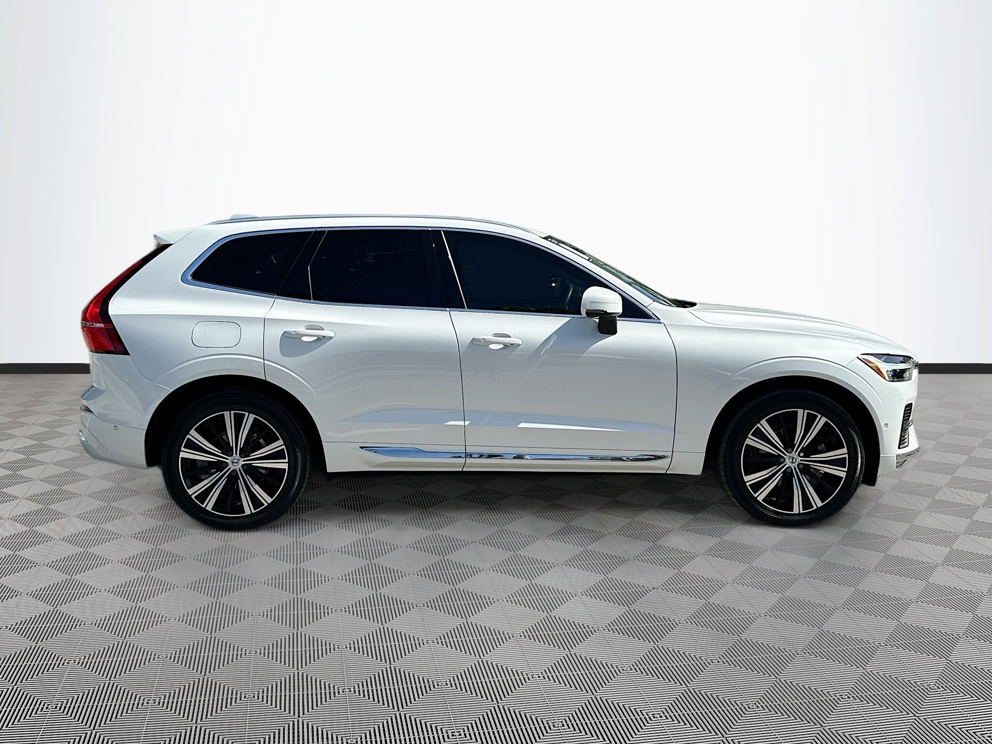 2023 Volvo XC60 Plus photo 8