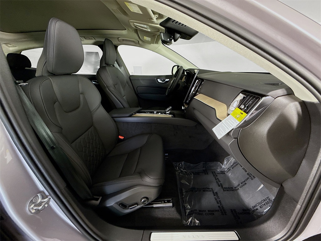 2026 Volvo XC60 B5 Plus photo 28